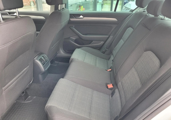 Volkswagen Passat cena 99900 przebieg: 126930, rok produkcji 2019 z Ełk małe 254